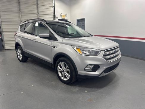 Used 2018 Ford Escape SE AWD/4WD image 2