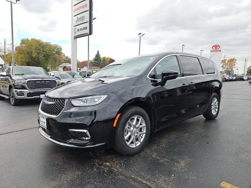 New 2026 Chrysler Pacifica Select FWD image 4