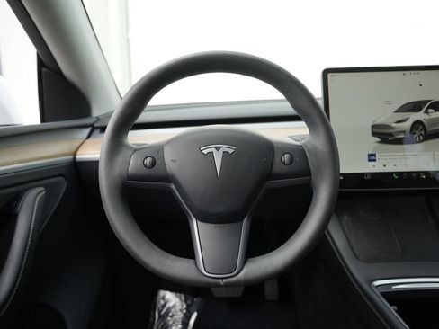 Used 2023 Tesla Model Y AWD image 44