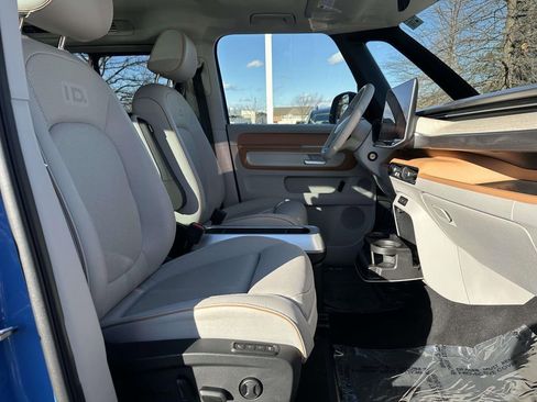 Used 2025 Volkswagen ID. Buzz 1st Edition image 11