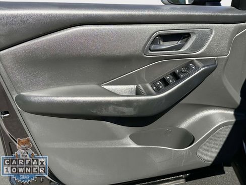 Used 2025 Nissan Rogue S AWD/4WD image 18