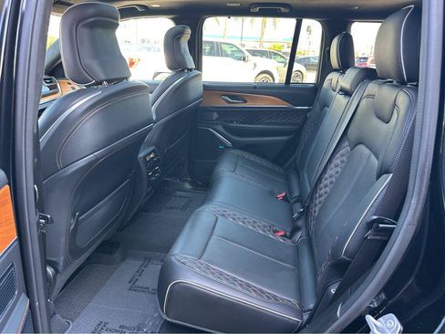 Used 2023 Jeep Grand Cherokee Summit AWD/4WD image 10