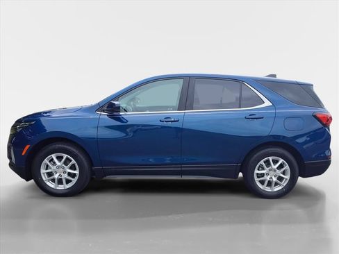Used 2023 Chevrolet Equinox LT FWD image 2