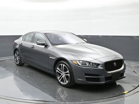 Used 2017 Jaguar XE Premium AWD/4WD image 6