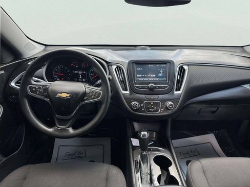 Used 2018 Chevrolet Malibu LS FWD image 19