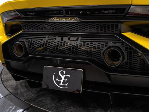 Used 2022 Lamborghini Huracan STO RWD image 31