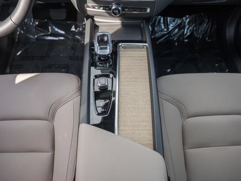 New 2026 Volvo XC60 B5 Plus w/ Protection Package Premier AWD/4WD image 28