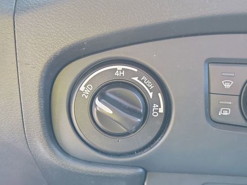 Used 2022 Nissan Frontier SV AWD/4WD image 30