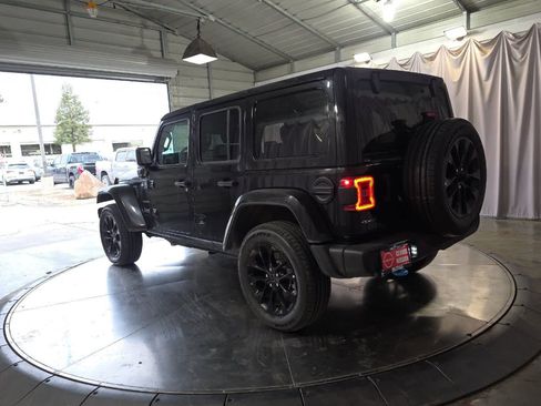 Used 2024 Jeep Wrangler Unlimited Sahara AWD/4WD image 7