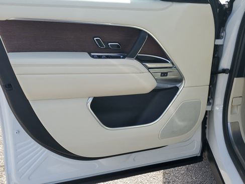 Used 2024 Land Rover Range Rover SE image 17