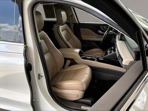 Used 2020 Lincoln Corsair FWD w/ Premium Package image 27