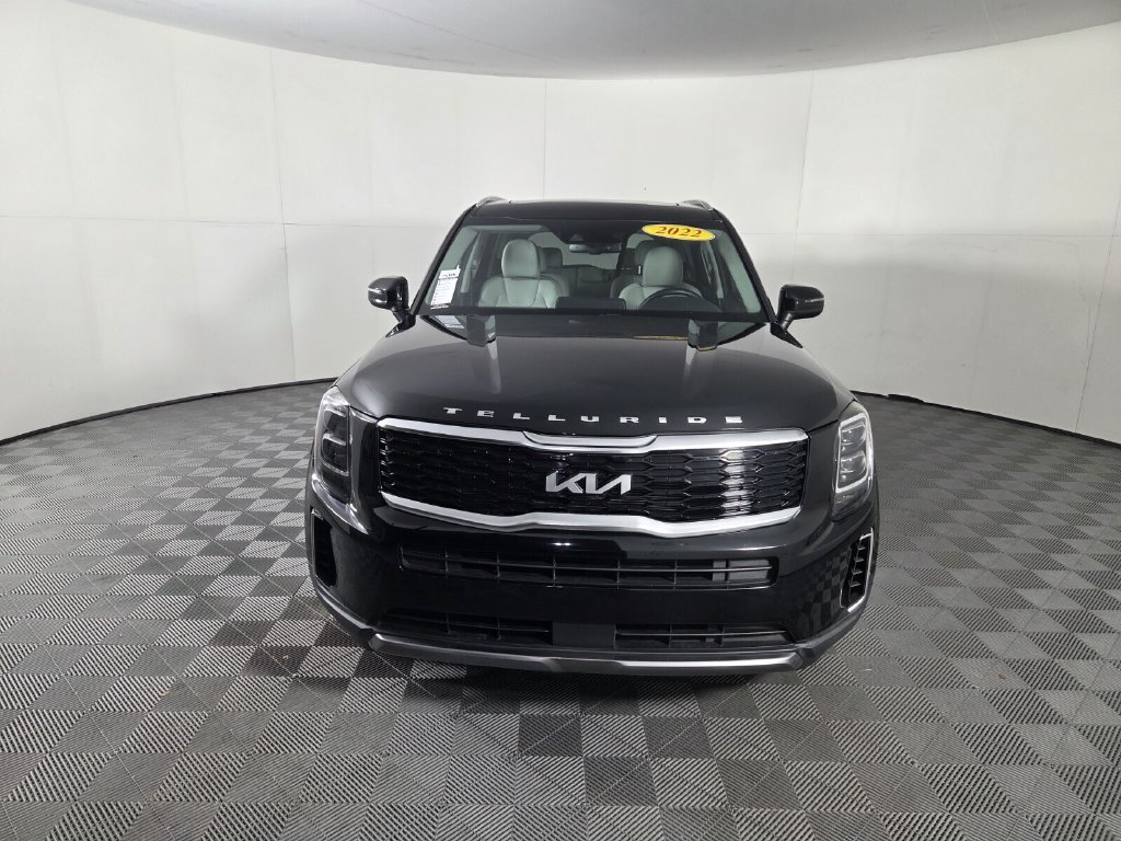 Used 2022 Kia Telluride EX w/ EX Premium Package FWD image 3