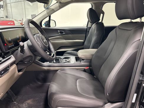 New 2026 Kia Carnival EX image 9