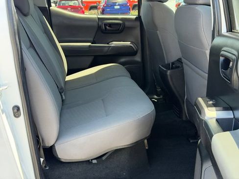 Used 2022 Toyota Tacoma SR5 RWD image 18