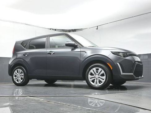 Used 2025 Kia Soul LX FWD image 31