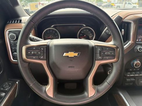Used 2019 Chevrolet Silverado 1500 High Country w/ Technology Package AWD/4WD image 20