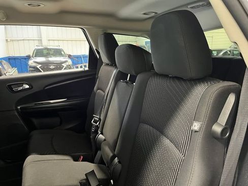 Used 2017 Dodge Journey SXT w/ Chrome Appearance Group FWD image 17