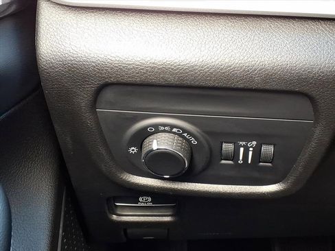 Used 2022 Jeep Grand Cherokee L Laredo w/ Luxury Tech Group I image 23