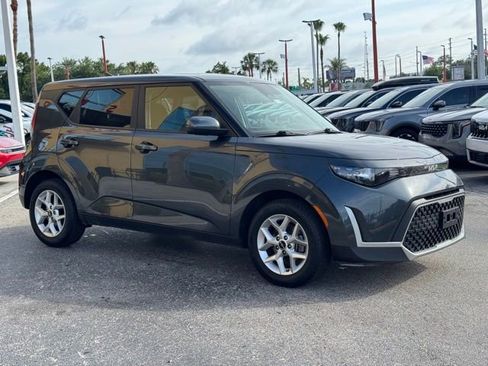 Certified 2023 Kia Soul LX w/ LX Technology Package FWD image 6