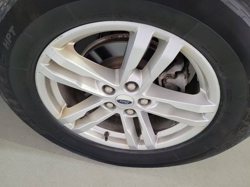 Used 2021 Ford Explorer XLT image 25