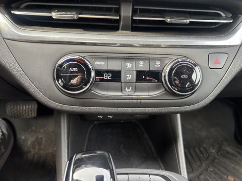 Used 2024 Buick Envista Preferred w/ Advanced Safety Package image 25