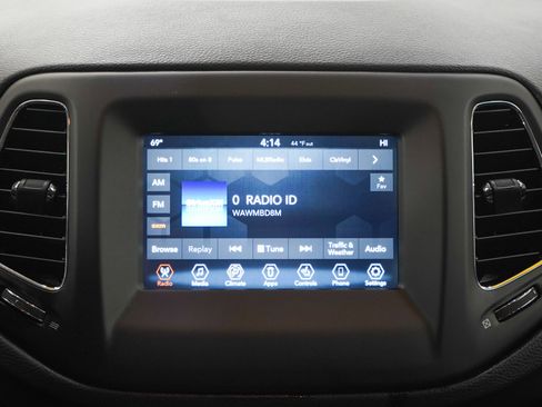 Used 2019 Jeep Compass Latitude w/ Cold Weather Group image 16