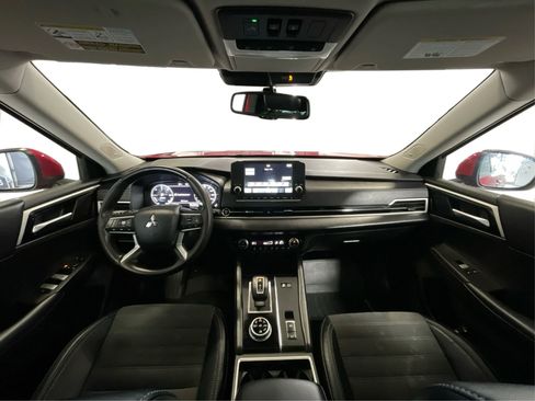 Used 2023 Mitsubishi Outlander SE image 28