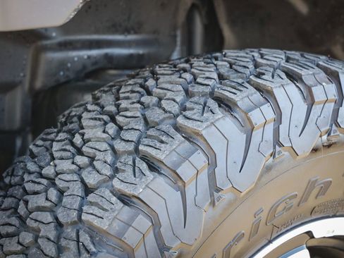 Used 2025 Jeep Wrangler Unlimited Rubicon AWD/4WD image 9