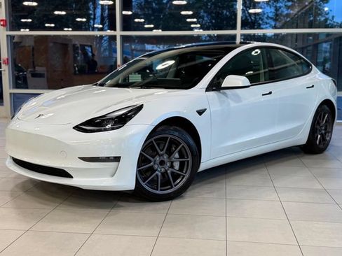 Used 2023 Tesla Model 3 Standard Range RWD image 1