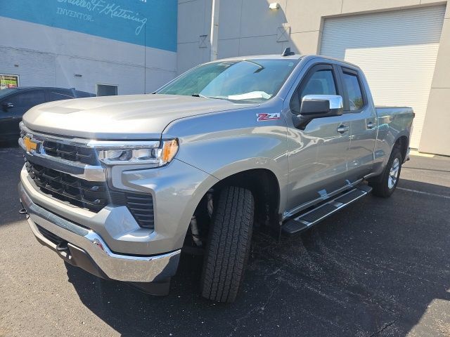 Used 2024 Chevrolet Silverado 1500 LT w/ Z71 Off-Road Package AWD/4WD image 7