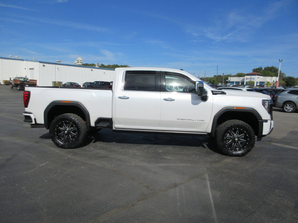 Used 2024 GMC Sierra 3500 Denali Ultimate AWD/4WD image 4