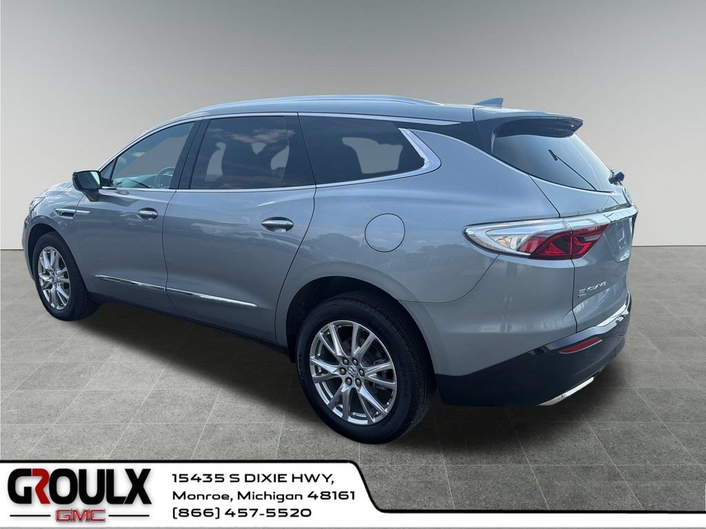 Used 2023 Buick Enclave Essence w/ Sport Touring Edition AWD/4WD image 4