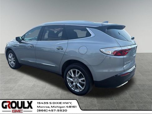 Used 2023 Buick Enclave Essence w/ Sport Touring Edition AWD/4WD image 4