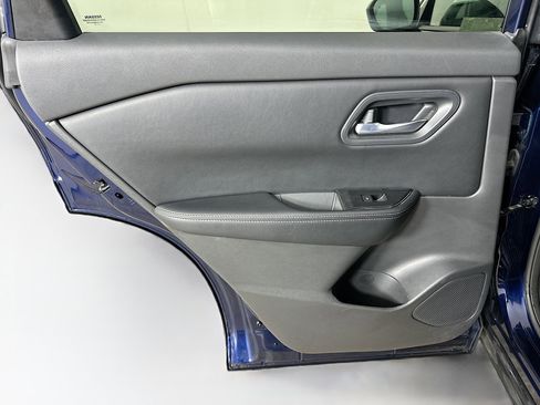 Used 2024 Nissan Rogue SV image 25