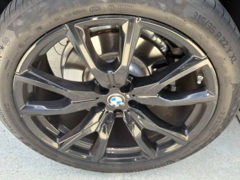 Used 2025 BMW X7 xDrive40i w/ M Sport Package AWD/4WD image 4