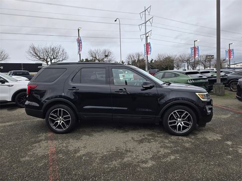 Used 2017 Ford Explorer Sport w/ Equipment Group 401A image 4