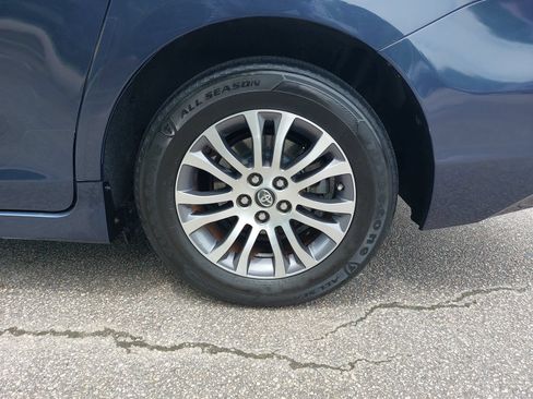 Used 2018 Toyota Sienna XLE Premium FWD image 36