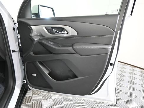 Used 2023 Chevrolet Traverse LT w/ LT Premium Package image 12