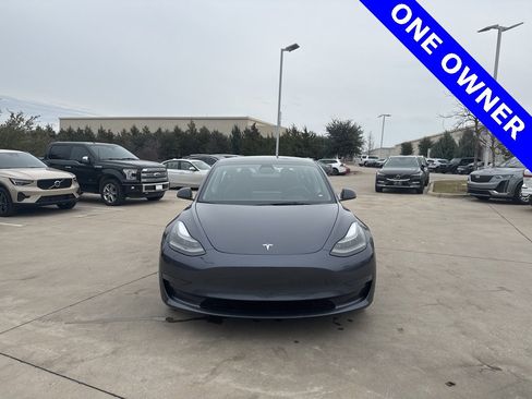 Used 2023 Tesla Model 3 Standard Range image 3