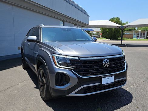 Used 2024 Volkswagen Atlas Cross Sport SE FWD image 6