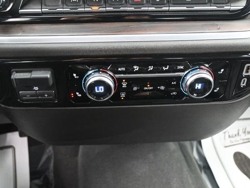 Used 2025 GMC Sierra 1500 SLT image 15