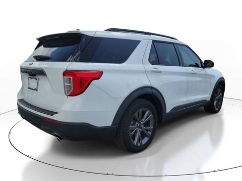 Certified 2021 Ford Explorer XLT w/ Equipment Group 202A RWD image 2