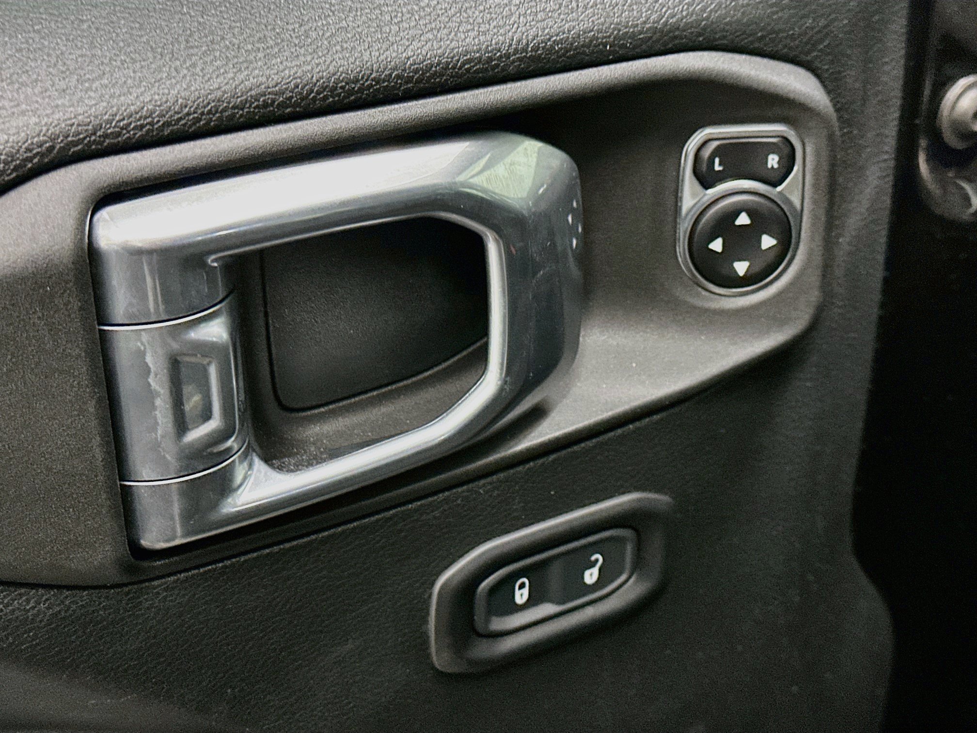 Used 2021 Jeep Gladiator Mojave AWD/4WD image 15