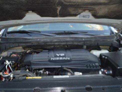 Used 2017 Nissan Titan SV image 21