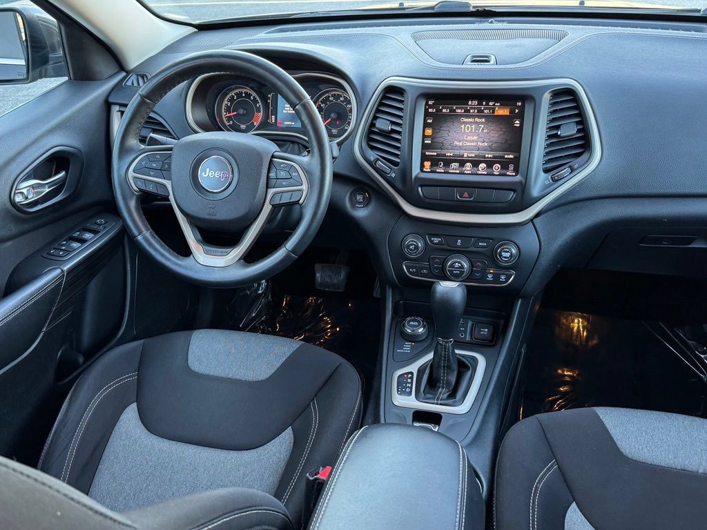 Used 2014 Jeep Cherokee Latitude w/ Comfort/Convenience Group AWD/4WD image 16