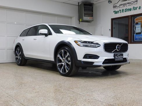 Used 2026 Volvo V90 B6 Cross Country Ultra AWD/4WD image 3