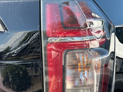 Used 2024 Chevrolet Suburban LT image 51