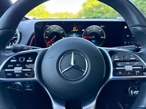 Used 2023 Mercedes-Benz EQB 300 4MATIC image 20