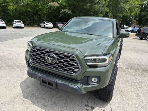 Used 2021 Toyota Tacoma TRD Off-Road w/ Technology Package AWD/4WD image 4