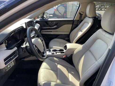 Used 2025 Lincoln Corsair AWD image 13